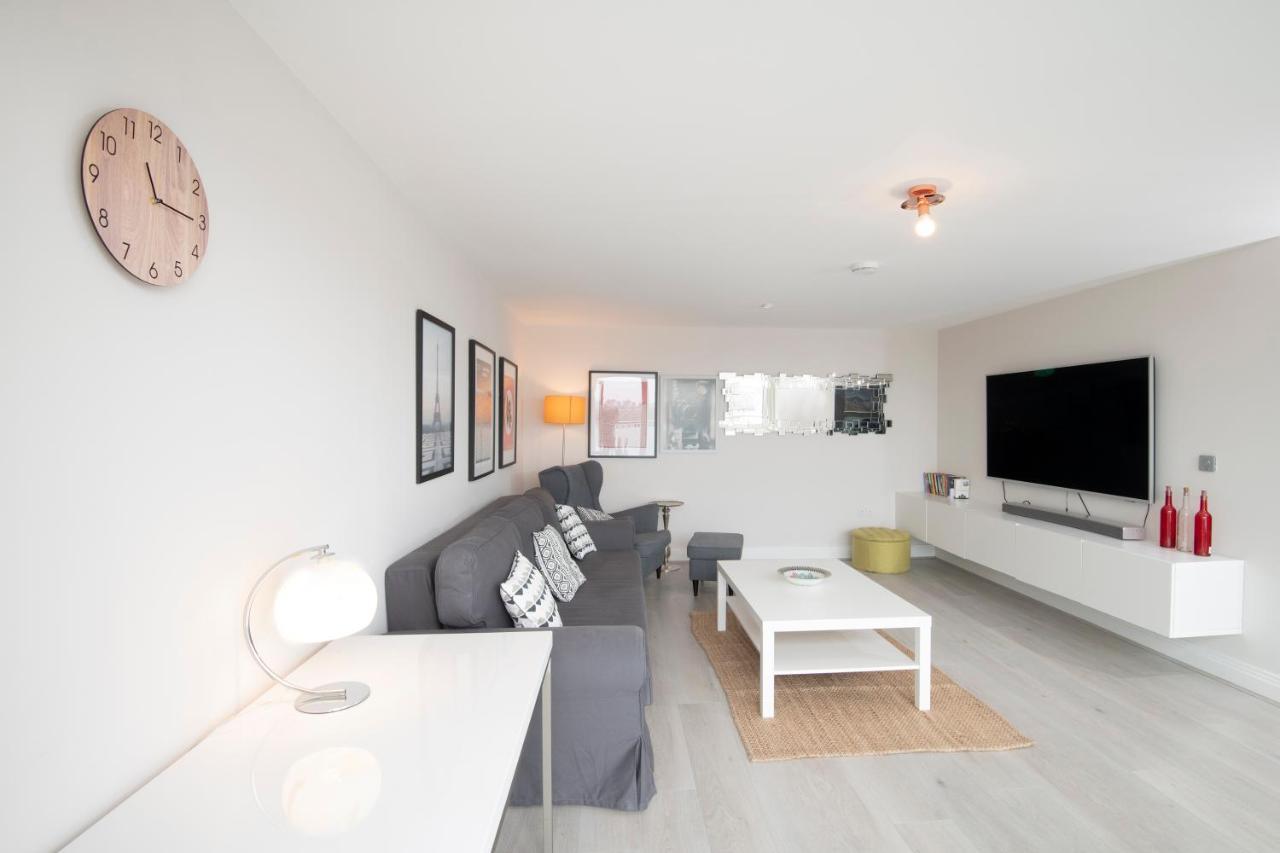 Spacious Apartment With Parking Space, Close To Heathrow, Elizabeth Line And Windsor Maidenhead Zewnętrze zdjęcie